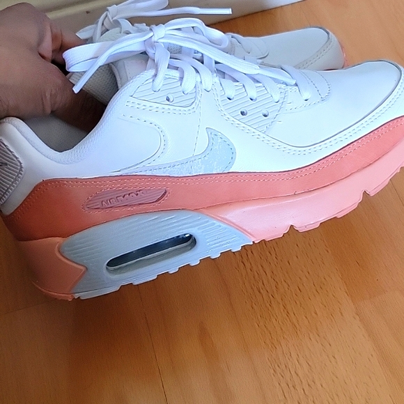 Nike shoes - Picture 2 of 7